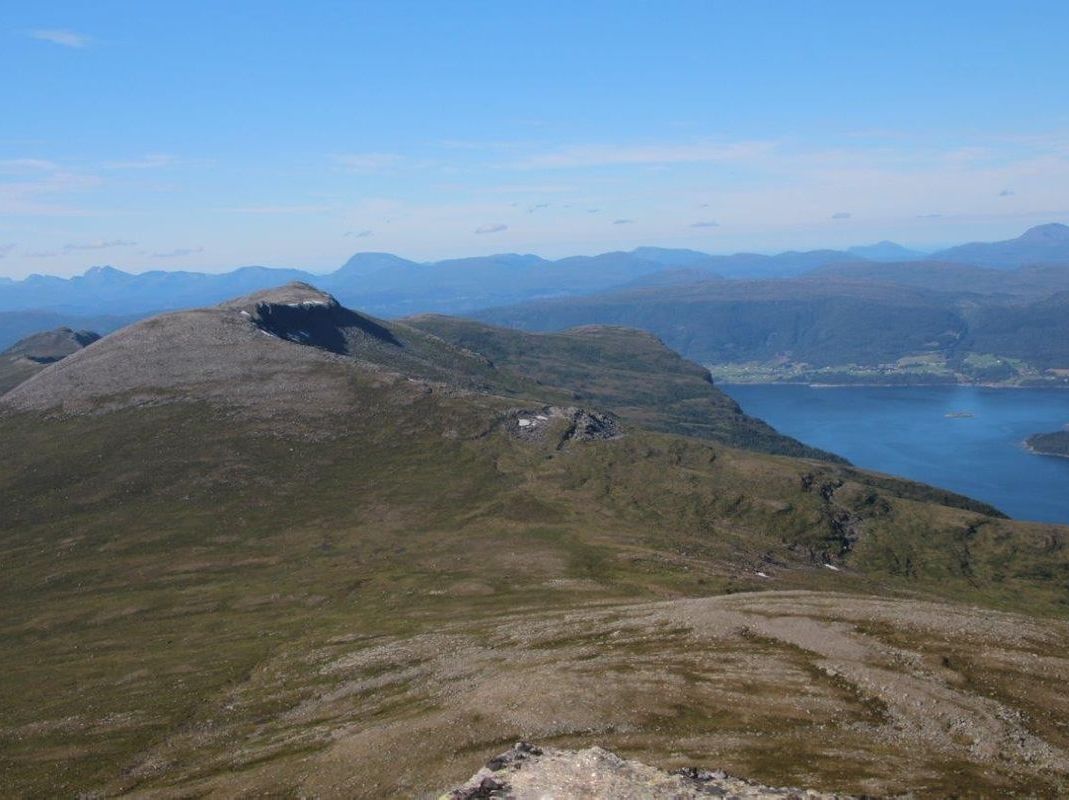 Sandnebba og Kalberget med Eresfjord/Langfjorden.